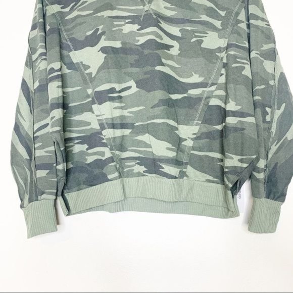 NWT Sweet Romeo Green Camo Exposed Seam Dolman Sleeve Crop Sweatshirt Medium - Picture 6 of 11